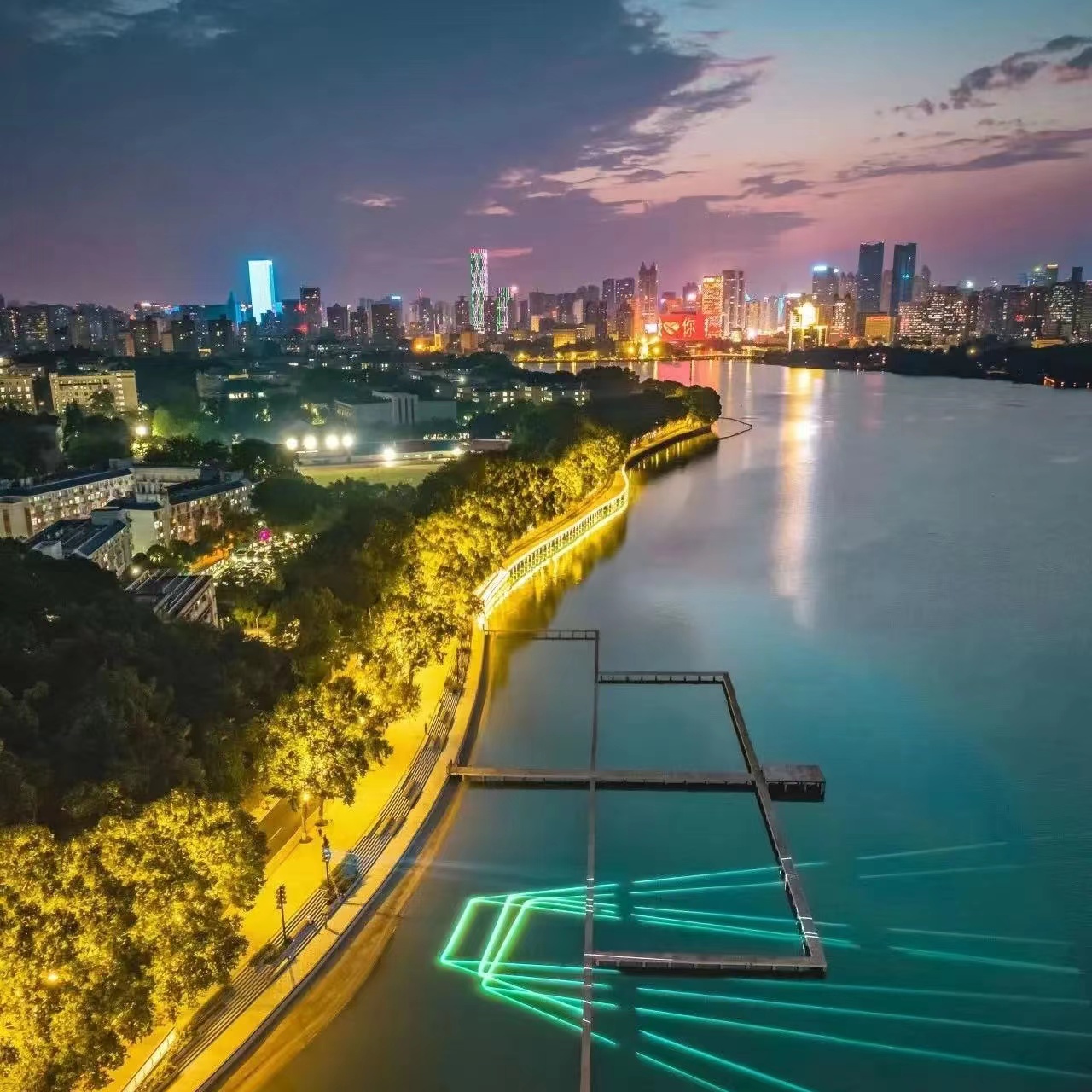 东湖